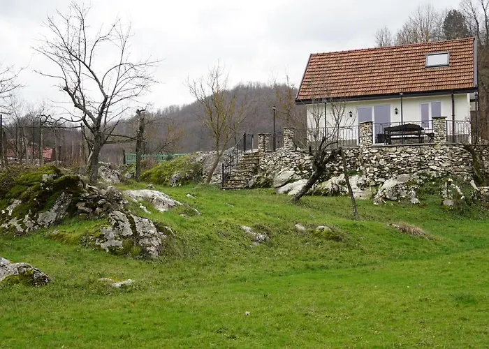 Perule - Handmade Cozy Wooden In The Rhodope Mountain Shumnatitsa